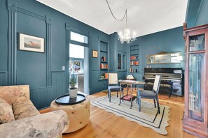 TV, fireplace, offices