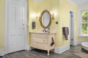 Dusch, hårtork och handdukar