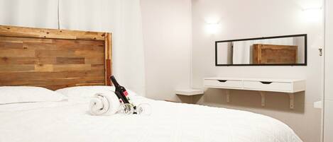 2 bedrooms, iron/ironing board, free WiFi