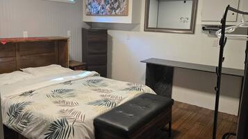 2 bedrooms, iron/ironing board, free WiFi