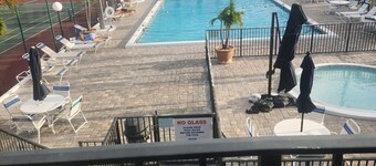 Escape to a Charming 2-Bedroom Cottage in Long Key – Your Perfect Getaway!