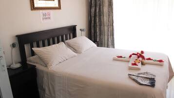 Standaard eenpersoonskamer | Een bureau, een laptopwerkplek, gratis wifi