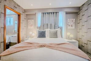 1 bedroom, desk, iron/ironing board, WiFi