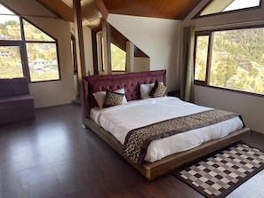 Phòng Suite dành cho gia đình, quang cảnh núi | Bộ đồ giường cao cấp, chăn bông, nệm cao su hoạt tính (memory foam)