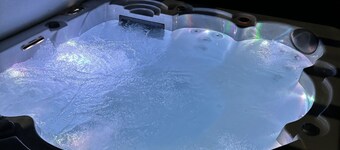 Unique 1880's Property In Historical Town Of Lincoln With Hot Tub