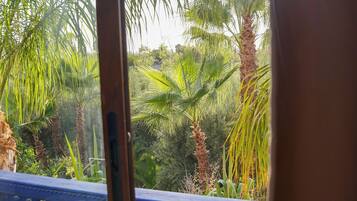 Deluxe Room, Garden View | Garden view