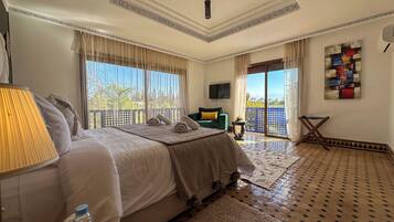 Traditional House, Mountain View | Premium bedding, in-room safe, desk, laptop workspace