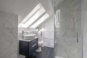 Bathroom - Babbling Burn  - North East Escapes (Belford)