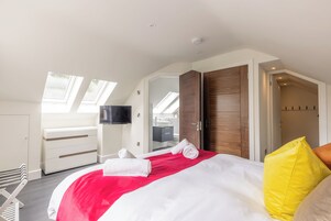 2 bedrooms, premium bedding, free WiFi, bed sheets