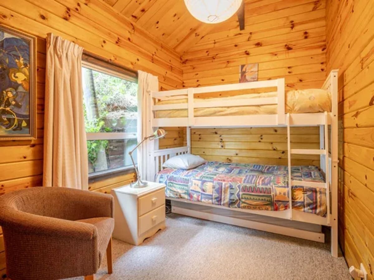 3 slaapkamers, een strijkplank/strijkijzer, wifi, beddengoed