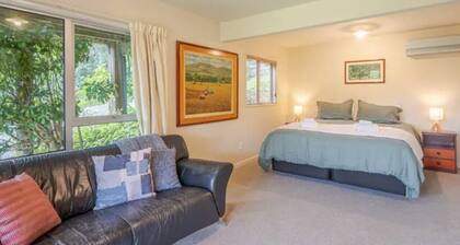 Akaroa Oceanview Home