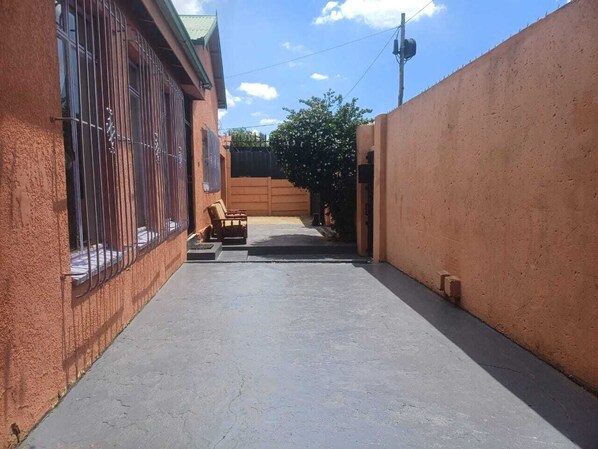 Property grounds - Guest room (Johannesburg)