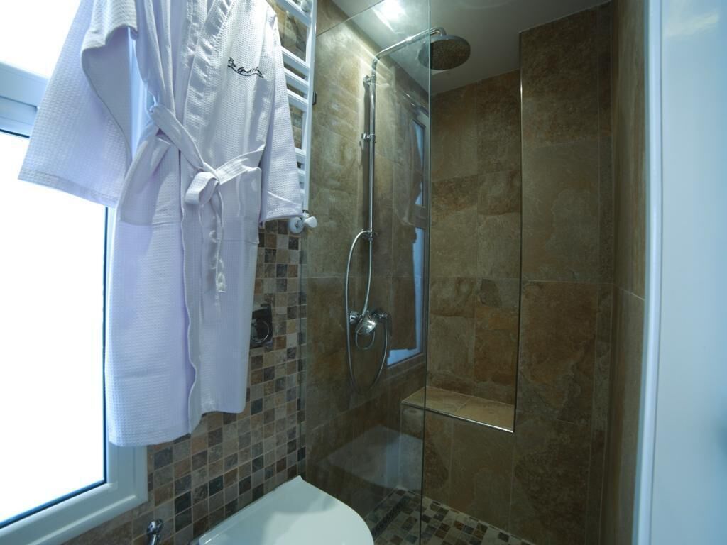 Doccia, asciugacapelli, asciugamani, sapone