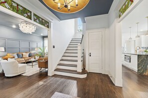 Interior - Heart of Ardsley : 4 BR, 3.5 BA House in Savannah, Sleeps 8 (Savannah)