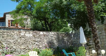 Bed and breakfast for 2 people Mas les Dolmens Sud Ardèche
