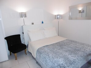 1 bedroom, internet, bed sheets