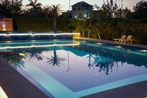 2 indoor pools