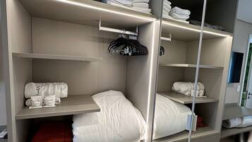 Family Apartment | Laptop workspace, free WiFi