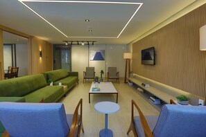 Studio | Living area | TV