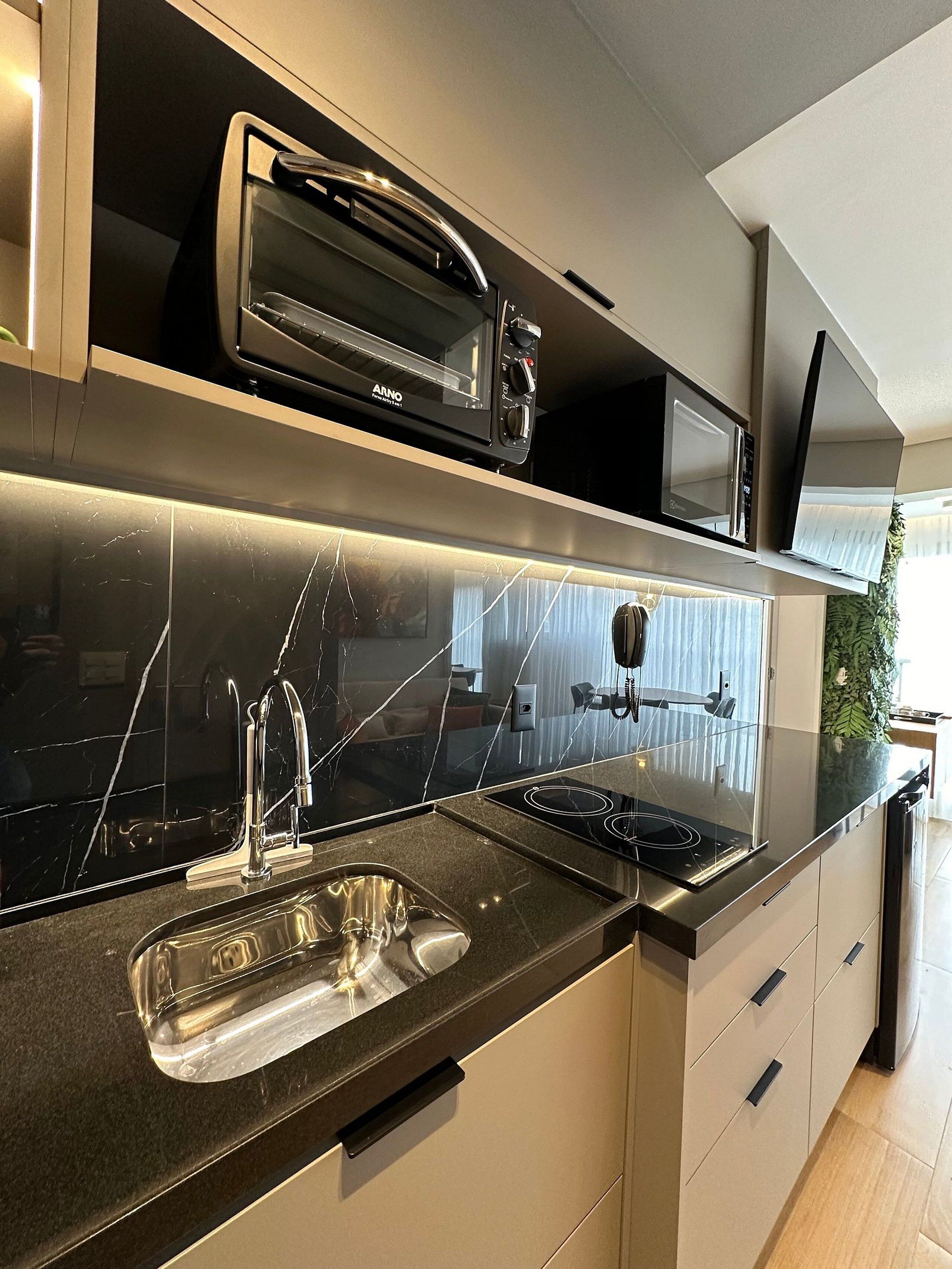 Apartamento família | Cozinha privada | Geladeira, micro-ondas, talheres/pratos/utensílios de cozinha