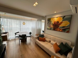 패밀  리 아파트 | 거실 공간 | TV