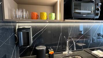 Family Apartment | Private kitchen | Fridge, microwave, cookware/dishes/utensils