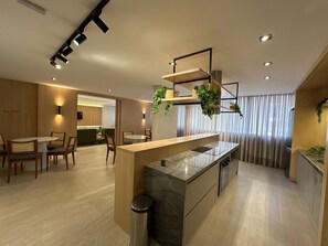 Family Apartment | Dining