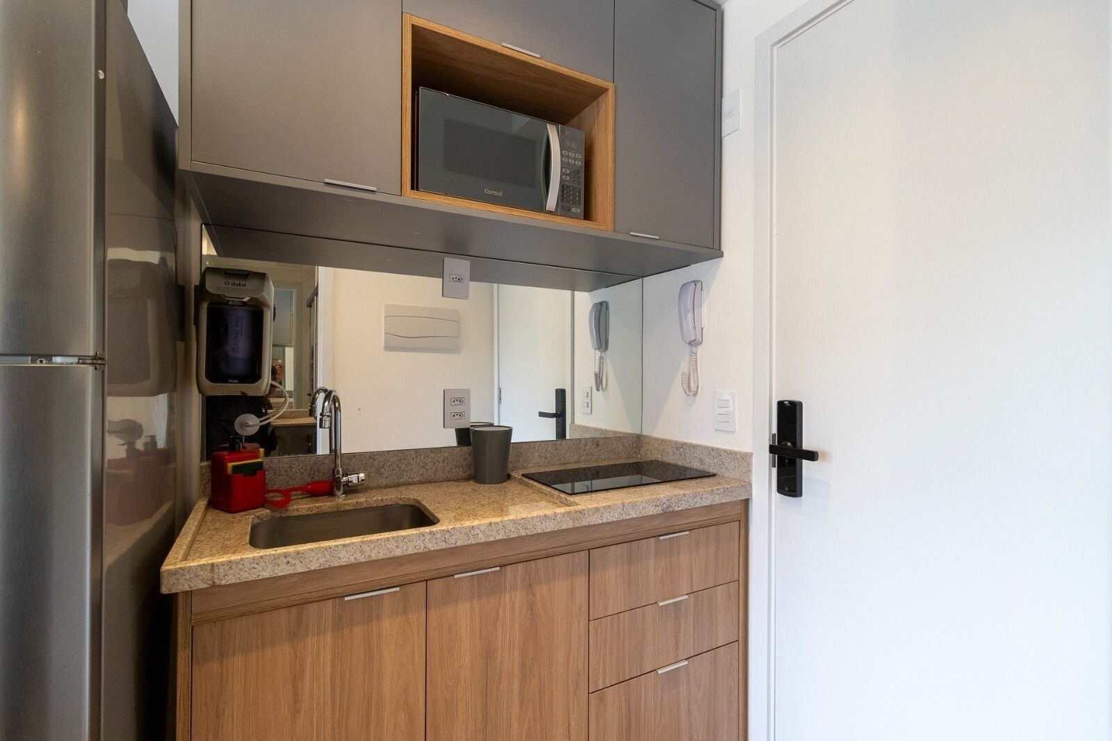 Estúdio executivo | Cozinha privada | Geladeira, micro-ondas, talheres/pratos/utensílios de cozinha