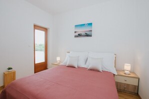 5 chambres, fer et planche à repasser, Wi-Fi, draps fournis