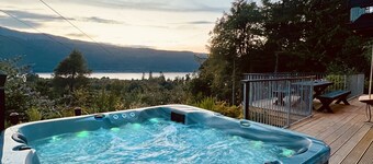 Stunning Loch Ness lodge with hot tub and sauna