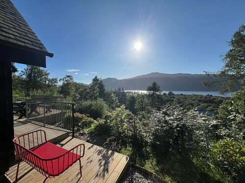 Stunning Loch Ness lodge with hot tub and sauna