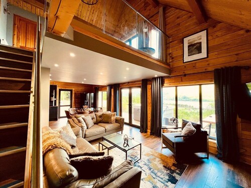Luxury Loch Ness lodge with hot tub & sauna