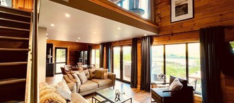 Luxury Loch Ness lodge with hot tub & sauna
