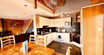 Group lodge with hot tub and fire pit