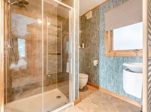 Shower, jetted tub, hair dryer, towels