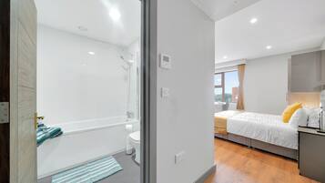 Apartment | Bathroom | Shower, towels