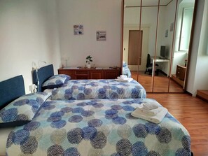 2 bedrooms, iron/ironing board, WiFi, bed sheets - Modern apartment on the Rive (Trieste)