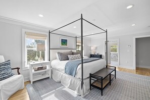 4 عدّة غرف نوم وواي فاي مجانًا وملاءات أسرّة