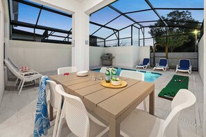 屋外ダイニングエリア