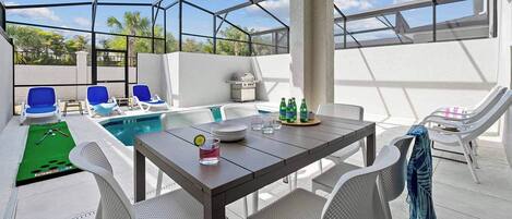 屋外ダイニングエリア