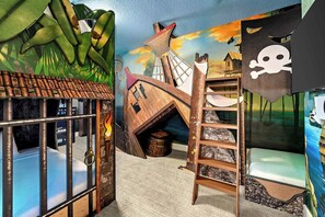 4 habitaciones, tabla de planchar con plancha, wifi y ropa de cama 