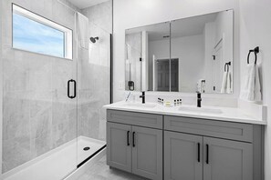 Hair dryer, towels - Victoria's Villa | Pool, patio games, full kitchen, kids' theme BR - near parks (Orlando)