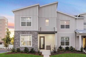 Exterior detail - Villa Splendor | Brand NEW Villa w Designer Decor, Huge LR/DR, Pool - Near Parks (Orlando)