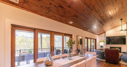 Sweet Water Estate - luxury lakefront with slip, Watauga Lake