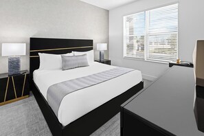 4 bedrooms, iron/ironing board, WiFi, bed sheets - Toby's Treehouse | Cozy NEW I-Drive Home w/ Grand LR/DR, Full Kitchen & PVT Pool (Orlando)
