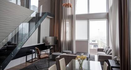 Trendy 3-Bed Flat with River Views Glasgow