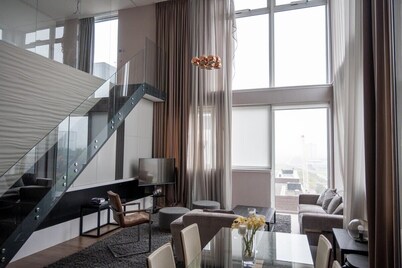 Trendy 3-Bed Flat with River Views Glasgow