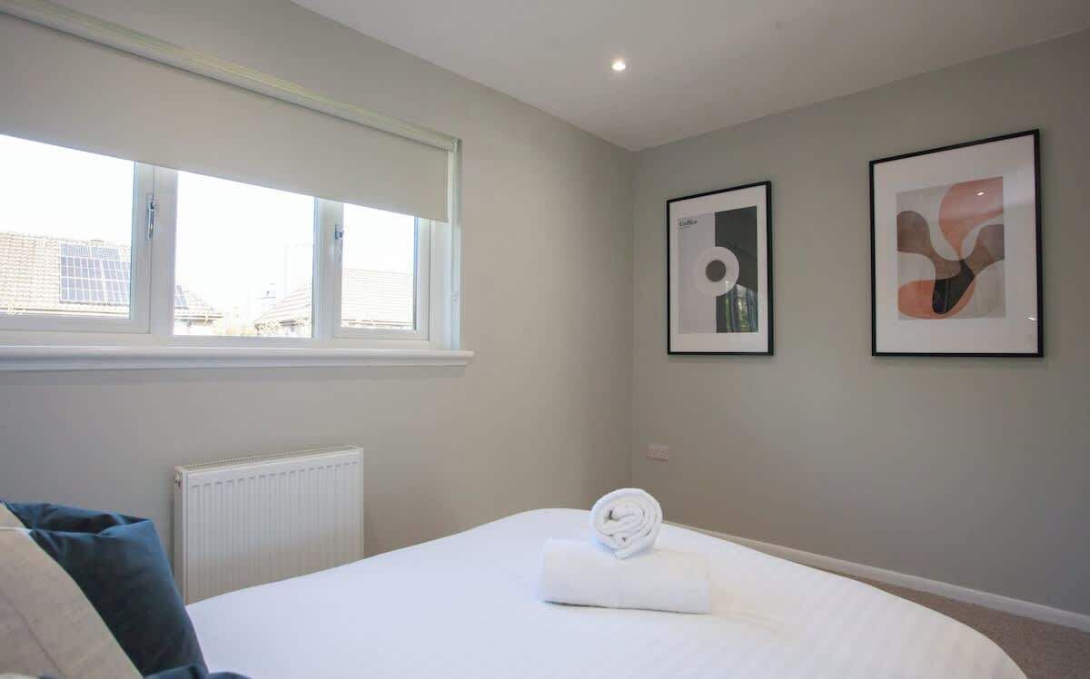 2 bedrooms, iron/ironing board, travel cot, WiFi