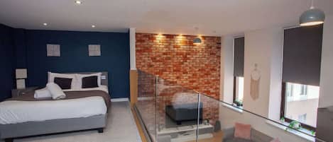 2 bedrooms, iron/ironing board, travel cot, WiFi