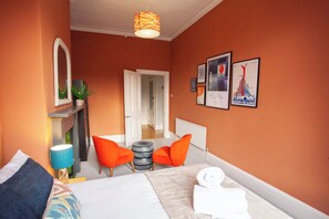 3 Schlafzimmer, Schreibtisch, Bügeleisen/Bügelbrett, Reisekinderbett